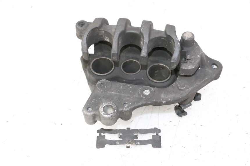 photo de FRONT BRAKE CALIPER HONDA FES S-WING SWING ABS 125 (2007 - 2015) - Fixing points details