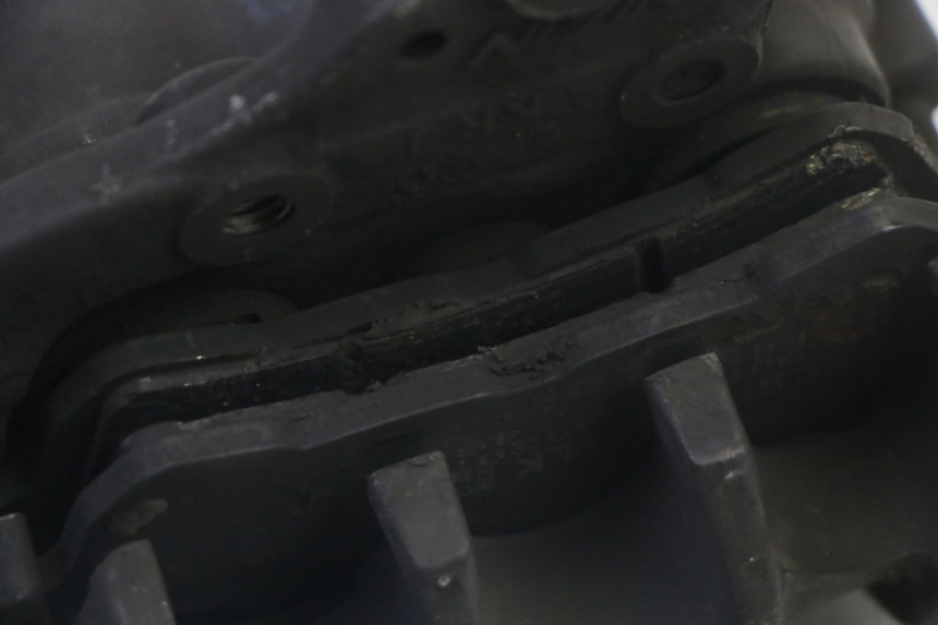 photo de FRONT BRAKE CALIPER HONDA FES S-WING SWING ABS 125 (2007 - 2015) - Fixing points details