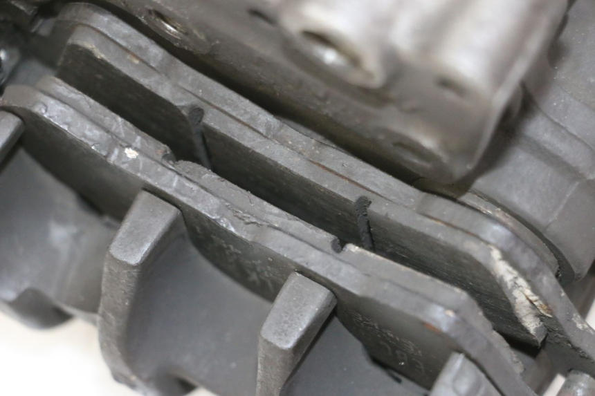 photo de FRONT BRAKE CALIPER HONDA FES S-WING SWING ABS 125 (2007 - 2015) - Alternative perspective