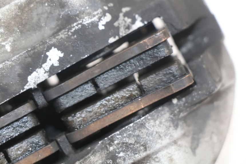 photo de FRONT BRAKE CALIPER YAMAHA FJR ABS 1300 (2006 - 2012) - Fixing points details