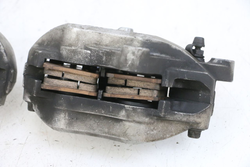 photo de FRONT BRAKE CALIPER YAMAHA FJR ABS 1300 (2006 - 2012) - Alternative perspective