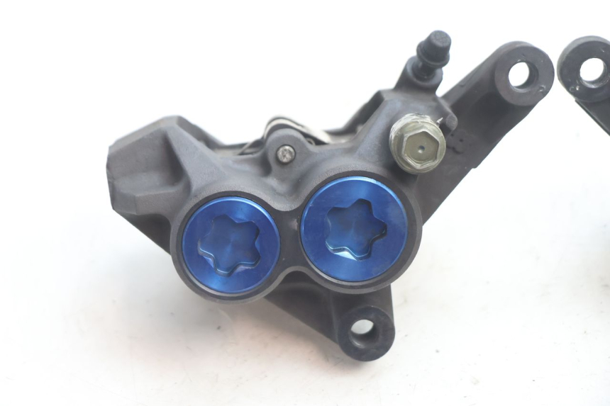 photo de FRONT BRAKE CALIPER YAMAHA FJR 1300 (2001 - 2005) - Component detail