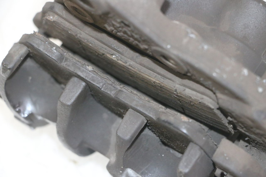 photo de FRONT BRAKE CALIPER HONDA FORZA ABS 300 (2013 - 2017) - Alternative perspective