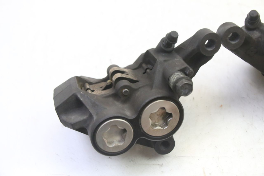 photo de FRONT BRAKE CALIPER YAMAHA FZ6 FAZER S2 600 (2007 - 2011) - Zoom on usage condition