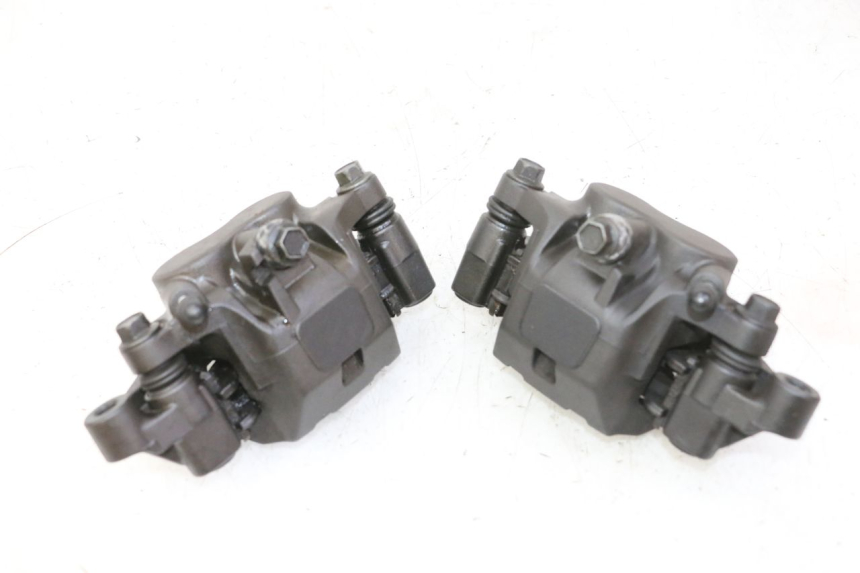 photo de FRONT BRAKE CALIPER YAMAHA FZ6 N FAZER 600 (2004 - 2006) - Fixing points details