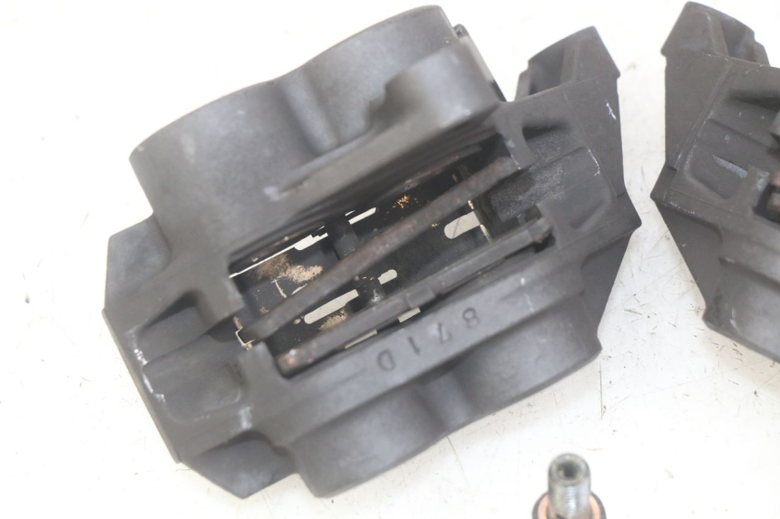 photo de FRONT BRAKE CALIPER YAMAHA FZS FAZER 600 (1998 - 2001) - Component detail