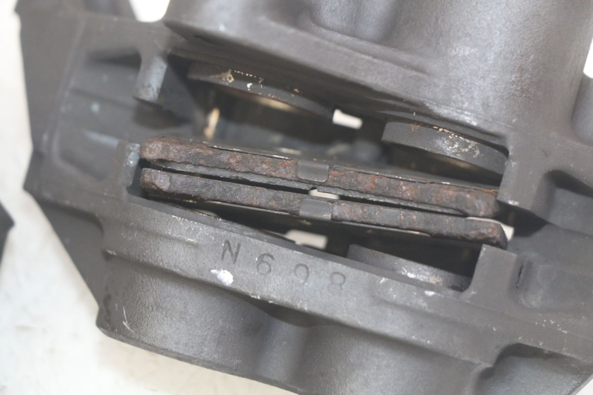 photo de FRONT BRAKE CALIPER YAMAHA FZS FAZER 600 (1998 - 2001) - Zoom on usage condition