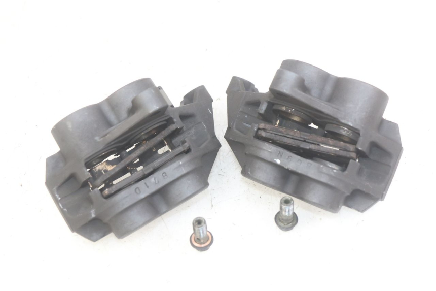 photo de FRONT BRAKE CALIPER YAMAHA FZS FAZER 600 (1998 - 2001) - Alternative perspective