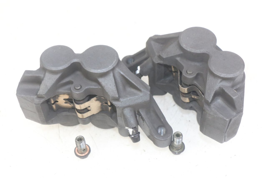 photo de FRONT BRAKE CALIPER YAMAHA FZS FAZER 600 (1998 - 2001) - Technical close-up