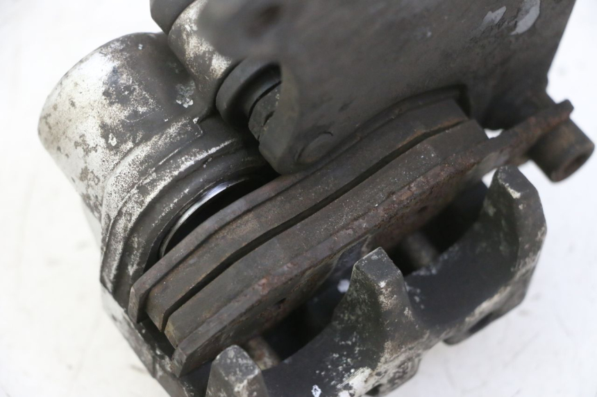 photo de FRONT BRAKE CALIPER KYMCO GRAND DINK 125 (2002 - 2007) - Alternative perspective