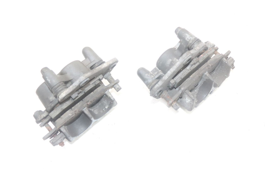 photo de FRONT BRAKE CALIPER SUZUKI GSR 750 (2011 - 2017) - Fixing points details