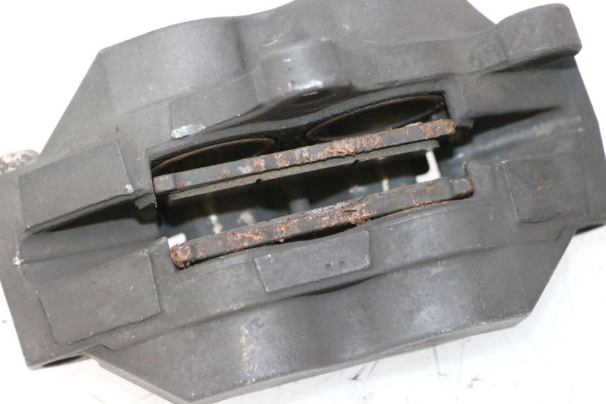 photo de FRONT BRAKE CALIPER SUZUKI GSR 600 (2005 - 2012) - Alternative perspective