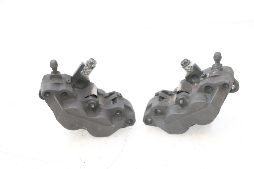 photo de FRONT BRAKE CALIPER SUZUKI GSR 600 (2005 - 2012) - Fixing points details