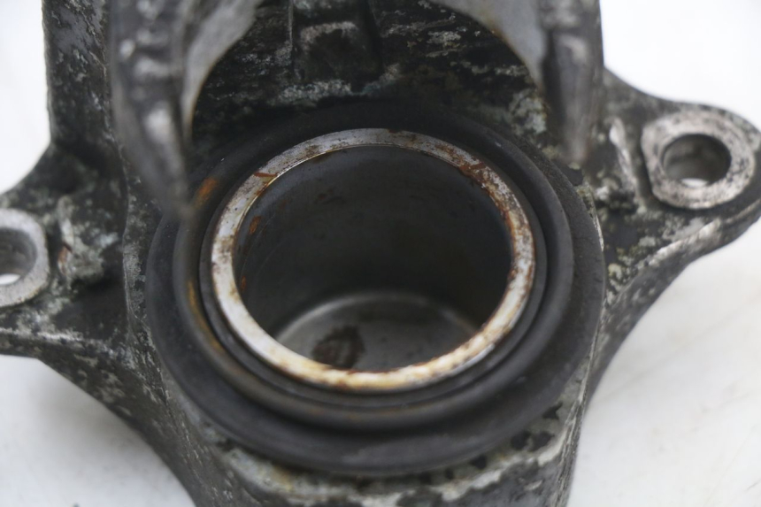 photo de FRONT BRAKE CALIPER SUZUKI GSX E 250 (1982 - 1983) - Fixing points details