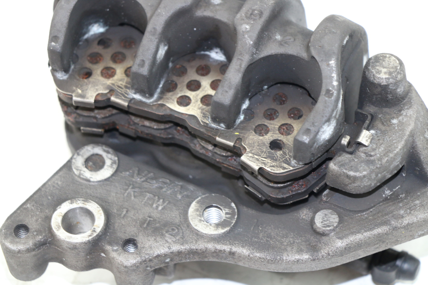 photo de FRONT BRAKE CALIPER HONDA SH 300 (2011) - Zoom on usage condition