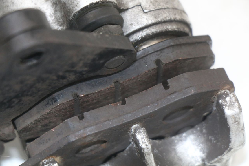 photo de FRONT BRAKE CALIPER JINLUN JL HIGHLANDER 125 (2007 - 2015) - Fixing points details