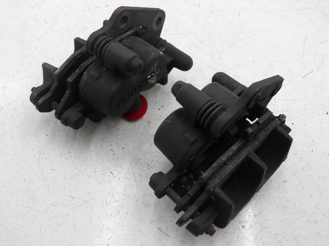 photo de FRONT BRAKE CALIPER KAWASAKI ER-6 ER6 N 650 (2005 - 2009) - Fixing points details