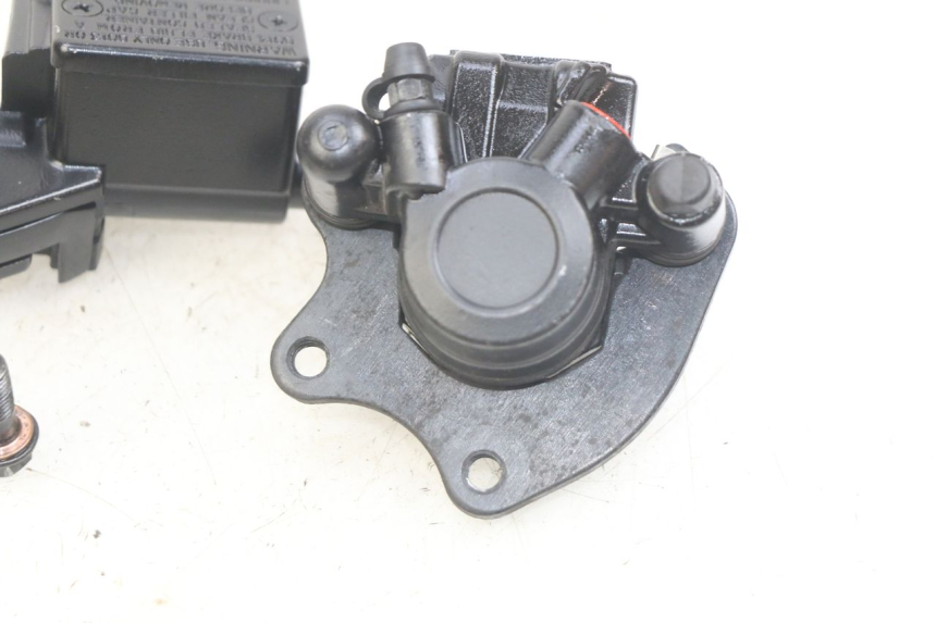 photo de FRONT BRAKE CALIPER PEUGEOT KISBEE 4T 50 (2018 - 2022) - Fixing points details