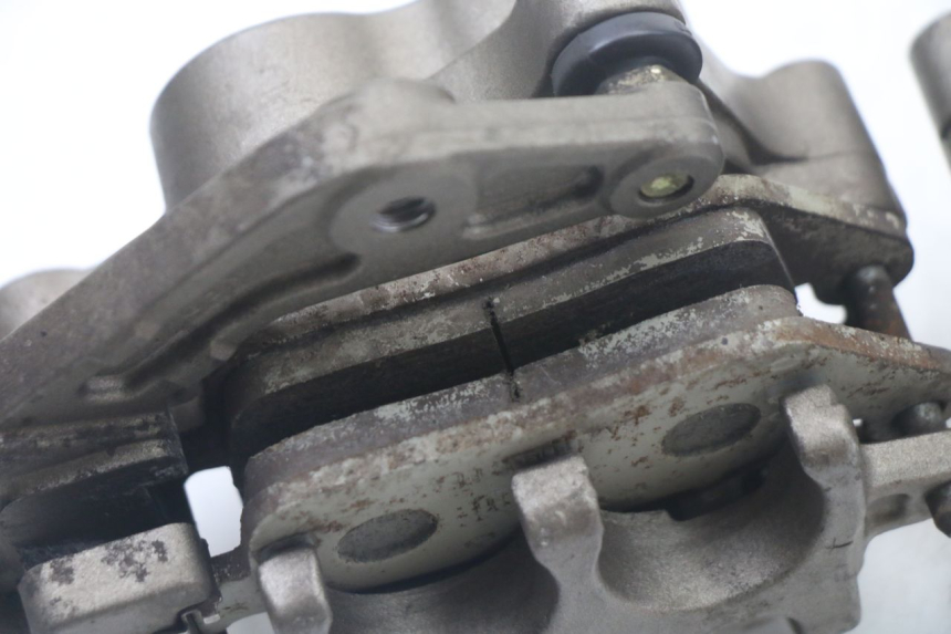 photo de FRONT BRAKE CALIPER KYMCO XCITING 500 (2007 - 2010) - Fixing points details