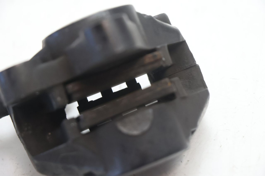 photo de FRONT BRAKE CALIPER PEUGEOT LUDIX 50 (2008 - 2017) - Fixing points details