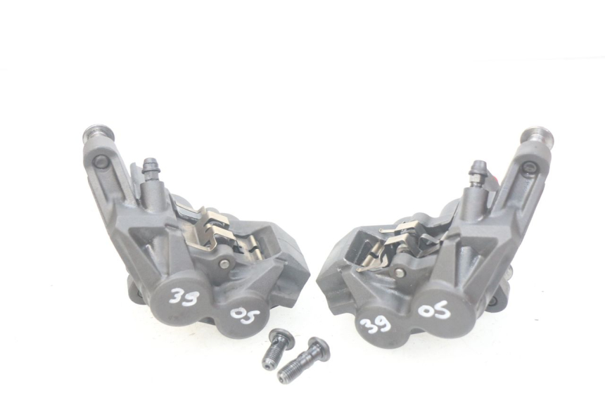 photo de FRONT BRAKE CALIPER YAMAHA MT-07 MT07 ABS 700 (2014 - 2017) - Fixing points details