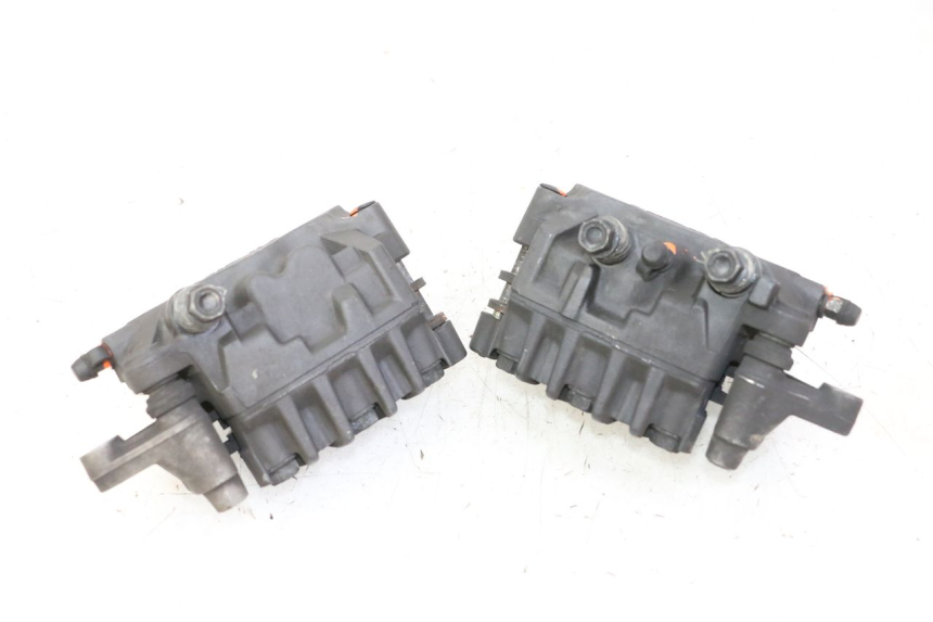 photo de FRONT BRAKE CALIPER HONDA NTV DEAUVILLE 650 (2001 - 2006) - Fixing points details