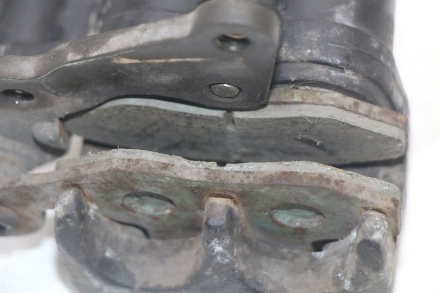 photo de FRONT BRAKE CALIPER PIAGGIO BEVERLY 125 (1998 - 2005) - Fixing points details