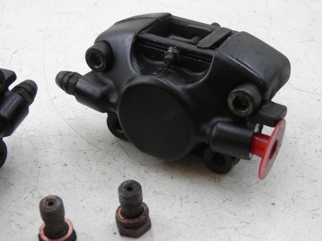 photo de FRONT BRAKE CALIPER PIAGGIO MP3 RL 125 (2006 - 2014) - Fixing points details