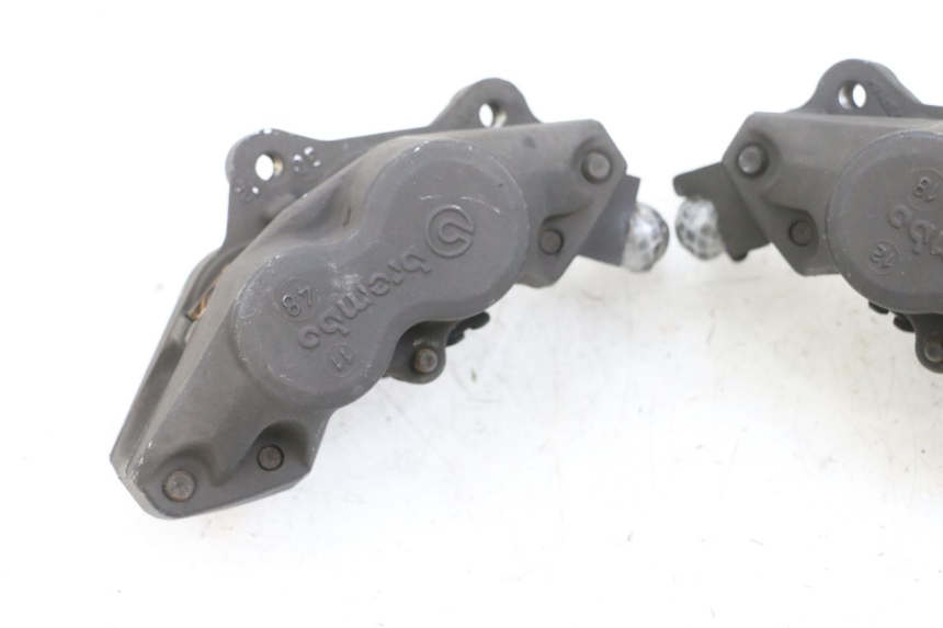 photo de FRONT BRAKE CALIPER BMW R RT ABS 1200 (2010 - 2014) - Technical close-up
