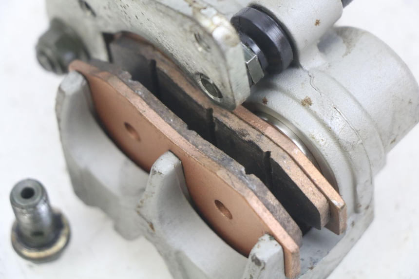 photo de FRONT BRAKE CALIPER YCF R-START 125 - Zoom on usage condition