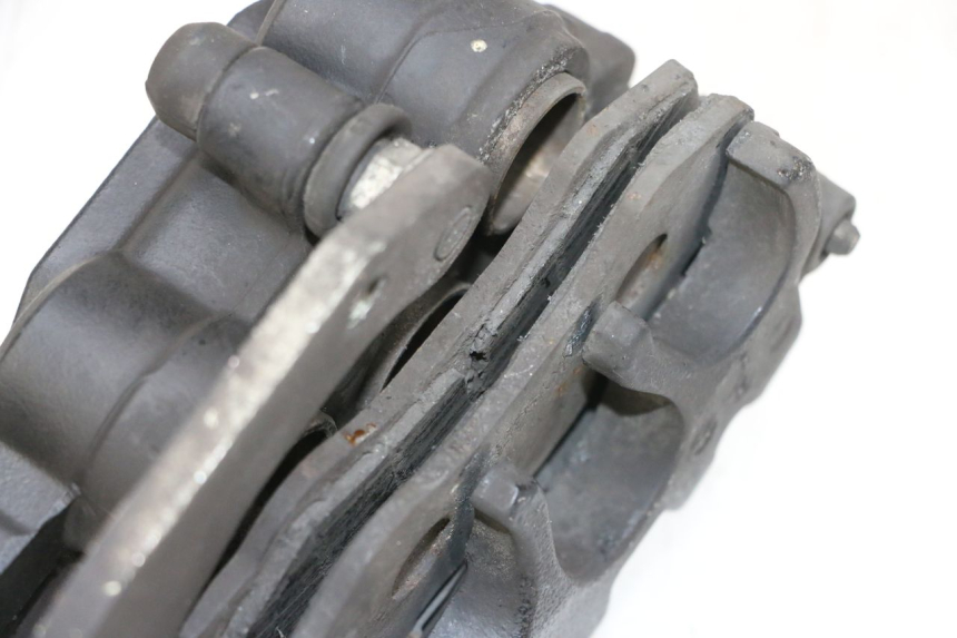 photo de FRONT BRAKE CALIPER PEUGEOT SATELIS 125 (2013 - 2018) - Alternative perspective