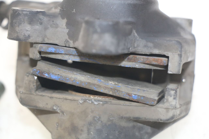 photo de FRONT BRAKE CALIPER APRILIA SCARABEO 100 (2003 - 2012) - Zoom on usage condition