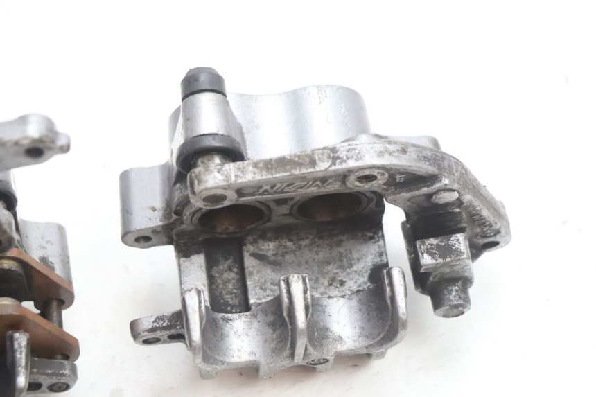 photo de FRONT BRAKE CALIPER HONDA ST PAN EUROPEAN 1100 (1990 - 2002) - Additional view of the item
