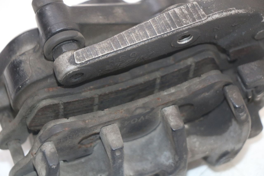 photo de FRONT BRAKE CALIPER SUZUKI BURGMAN 125 (2007 - 2014) - Fixing points details