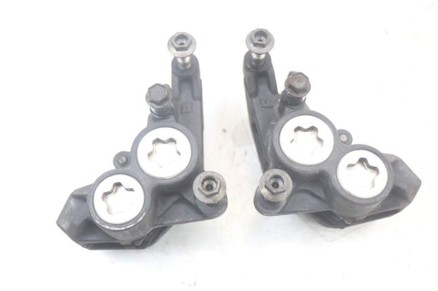 photo de FRONT BRAKE CALIPER YAMAHA TDM ABS 900 (2002 - 2014) - Zoom on usage condition