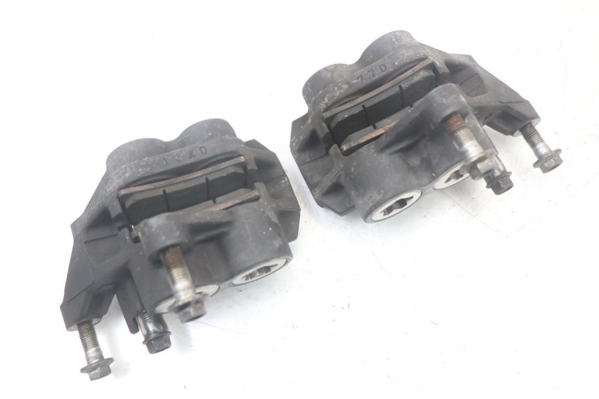 photo de FRONT BRAKE CALIPER YAMAHA TDM ABS 900 (2002 - 2014) - Fixing points details