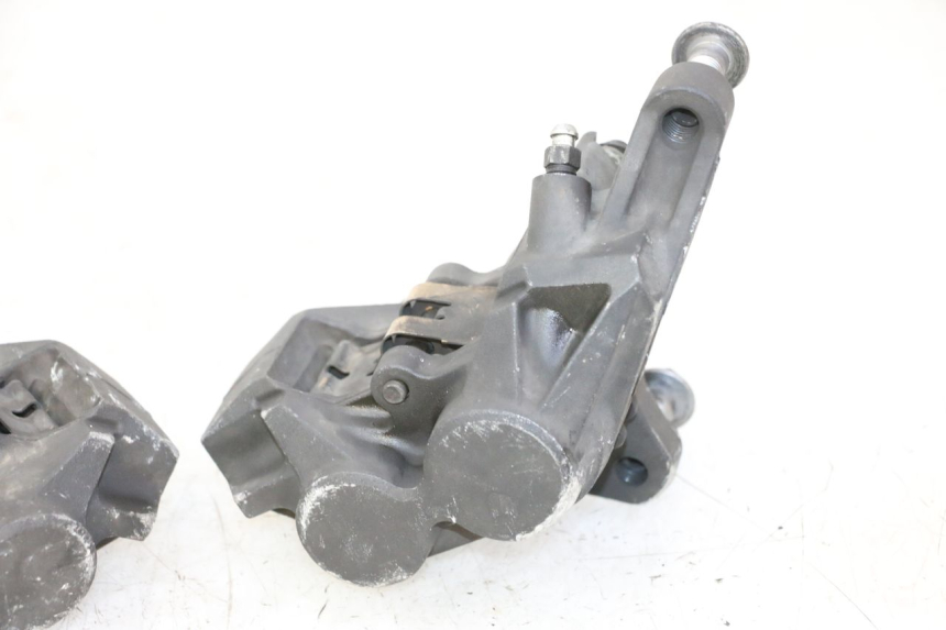 photo de FRONT BRAKE CALIPER YAMAHA TDM ABS 900 (2002 - 2014) - Surface and material condition