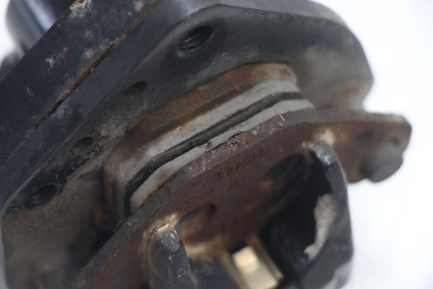 photo de FRONT BRAKE CALIPER PEUGEOT TKR TREKKER FURIOUS 50 (2005 - 2014) - Fixing points details