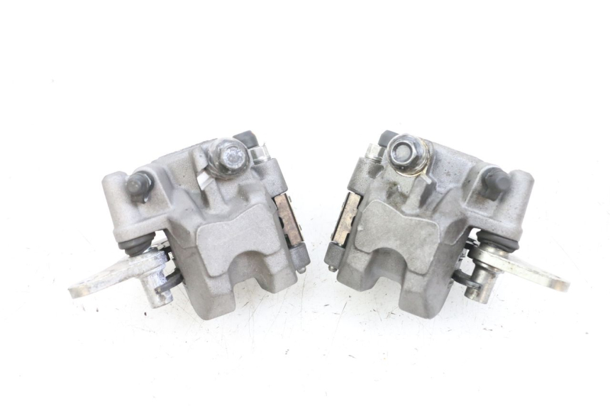 photo de FRONT BRAKE CALIPER YAMAHA TRICITY 300 (2020 - 2024) - Fixing points details