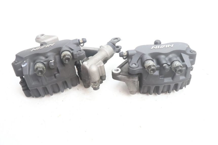 photo de FRONT BRAKE CALIPER HONDA VFR FI RC46 800 (1998 - 2001) - Fixing points details