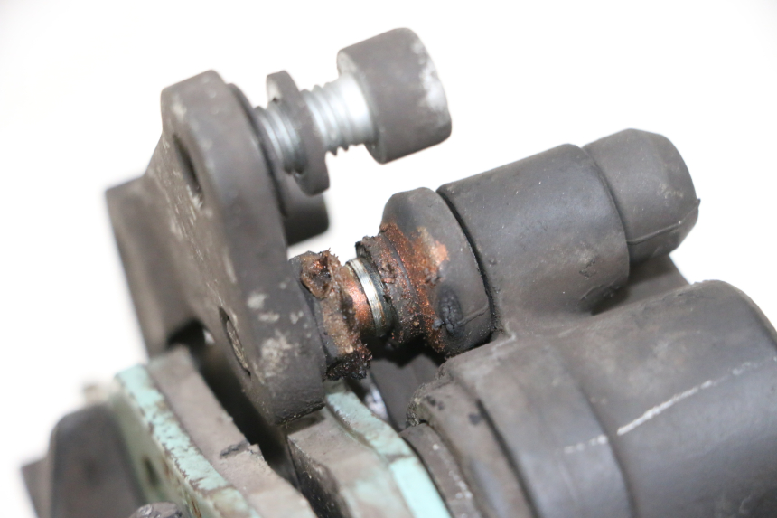 photo de FRONT BRAKE CALIPER PIAGGIO X8 125 (2004 - 2007) - Surface and material condition