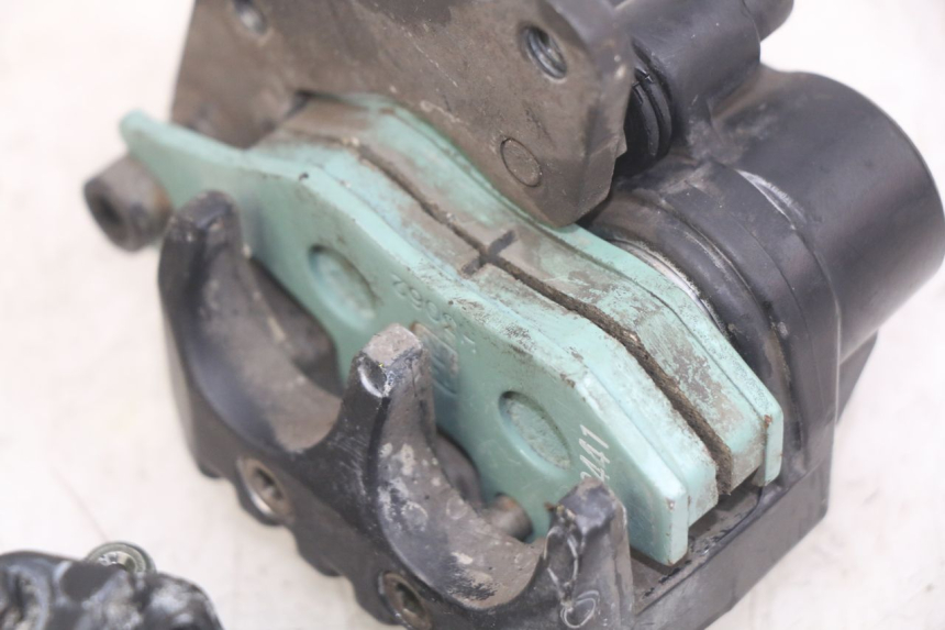 photo de FRONT BRAKE CALIPER PIAGGIO XEVO - X EVO 125 (2007 - 2017) - Zoom on usage condition