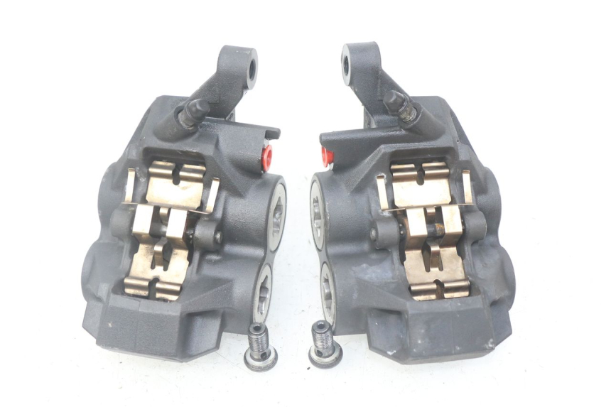photo de FRONT BRAKE CALIPER YAMAHA XP T-MAX TMAX ABS 530 (2012 - 2015) - Fixing points details
