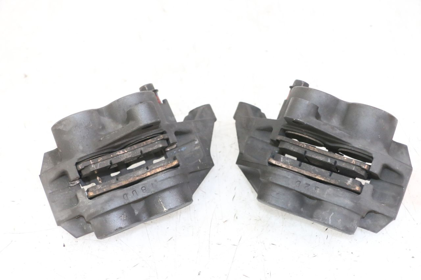 photo de FRONT BRAKE CALIPER YAMAHA FZS FAZER 600 (2001 - 2003) - Technical close-up