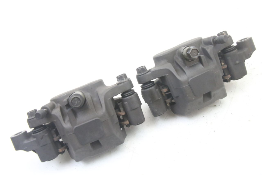 photo de FRONT BRAKE CALIPER YAMAHA XJ6 600 (2008 - 2016) - Alternative perspective