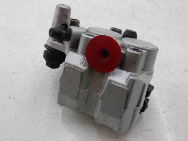 photo de FRONT BRAKE CALIPER YIYING YY 125 T-10 125 (2006 - 2012) - Zoom on usage condition