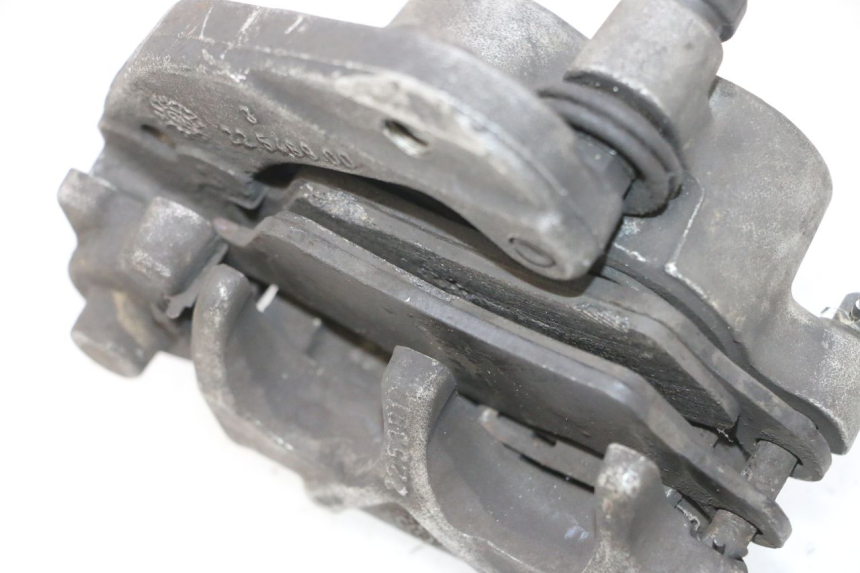 photo de FRONT BRAKE CALIPER YAMAHA YP MAJESTY 125 (1998 - 2001) - Alternative perspective