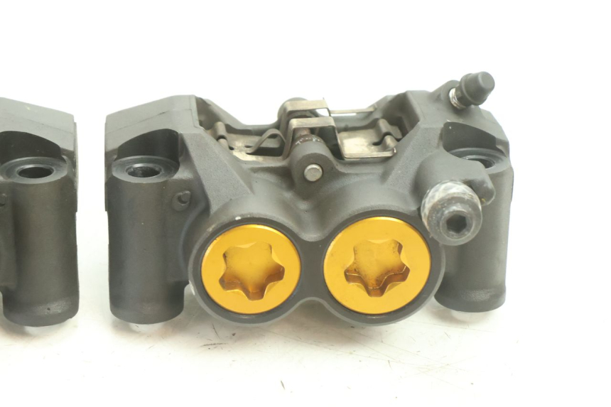 photo de FRONT BRAKE CALIPER YAMAHA YZF R6 600 (2008 - 2009) - Zoom on usage condition