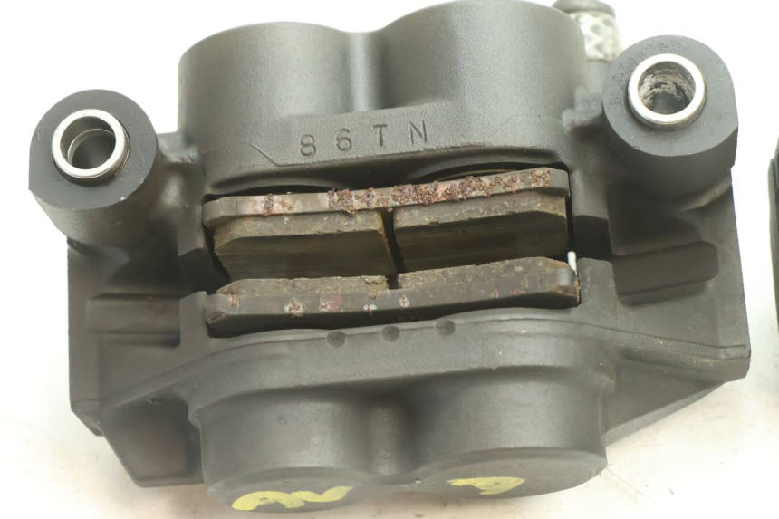photo de FRONT BRAKE CALIPER YAMAHA YZF R6 600 (2008 - 2009) - Fixing points details