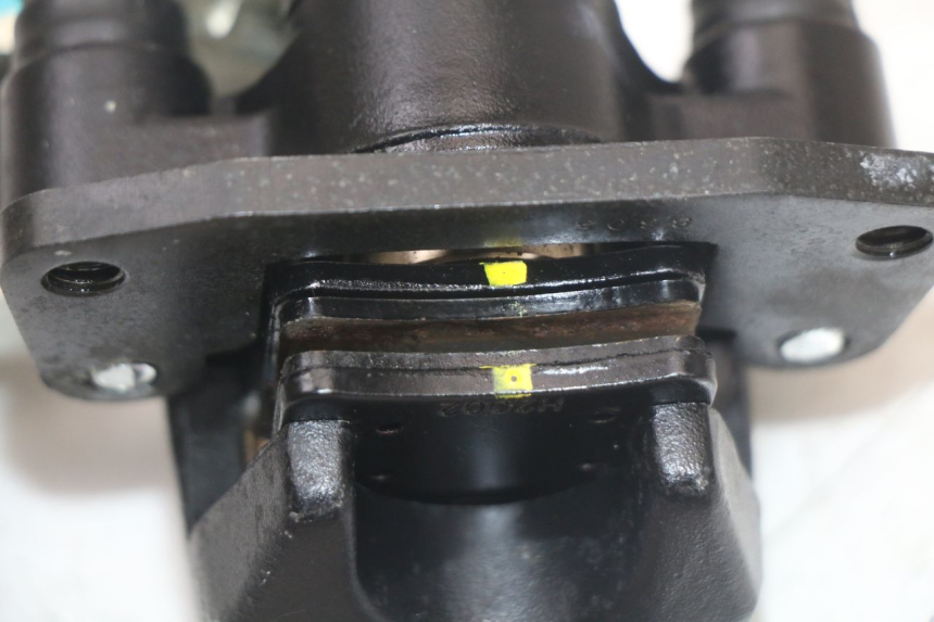 photo de ROLL LOCK CALIPER PIAGGIO MP3 HPE 350 (2018 - 2020) - Fixing points details